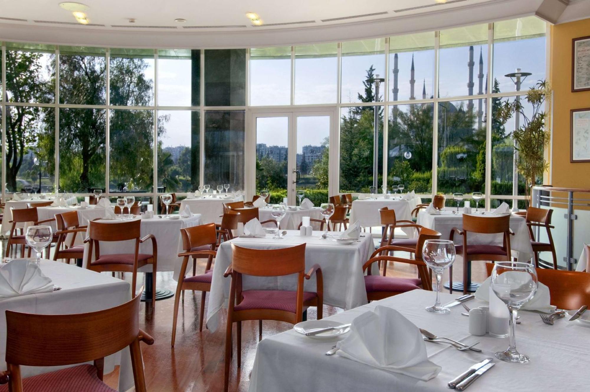 Adana Hiltonsa Hotel Kültér fotó